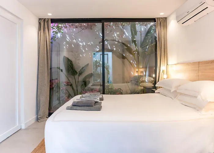 Peman Luxurious Beachside Villa