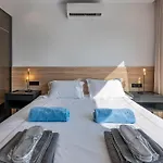 Peman Luxurious Beachside Villa *