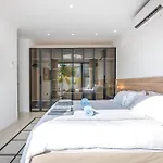 Peman Luxurious Beachside Villa Marbella