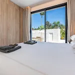 Peman Luxurious Beachside Villa