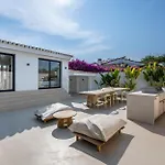 Peman Luxurious Beachside *