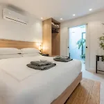 Peman Luxurious Beachside Villa