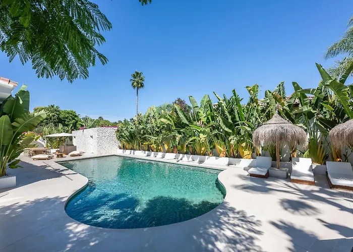 Peman Luxurious Beachside Villa