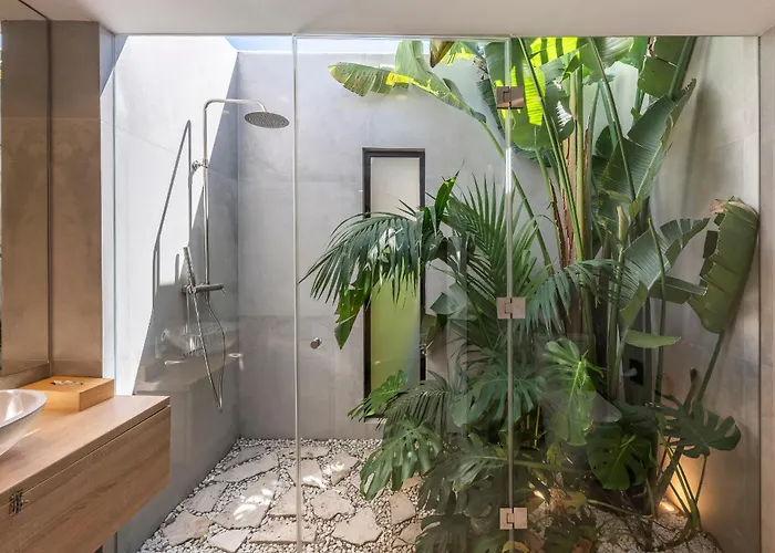 Peman Luxurious Beachside Villa