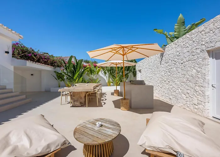 Villa Peman Luxurious Beachside *