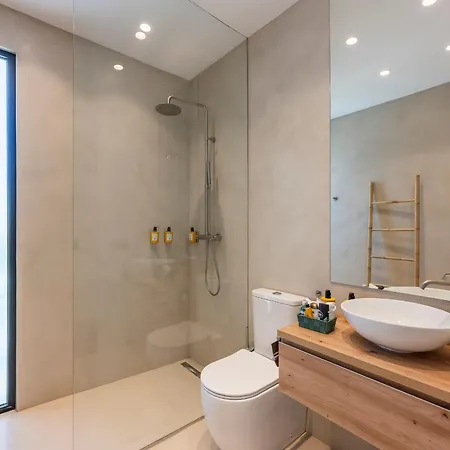 Peman Luxurious Beachside Villa Marbella