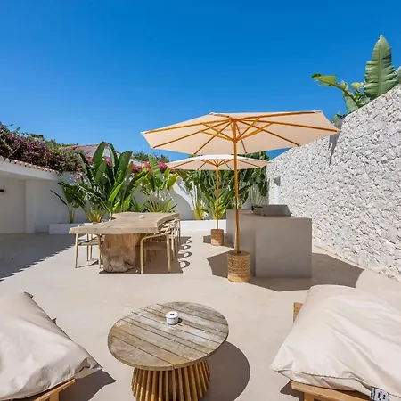 Villa Peman Luxurious Beachside *