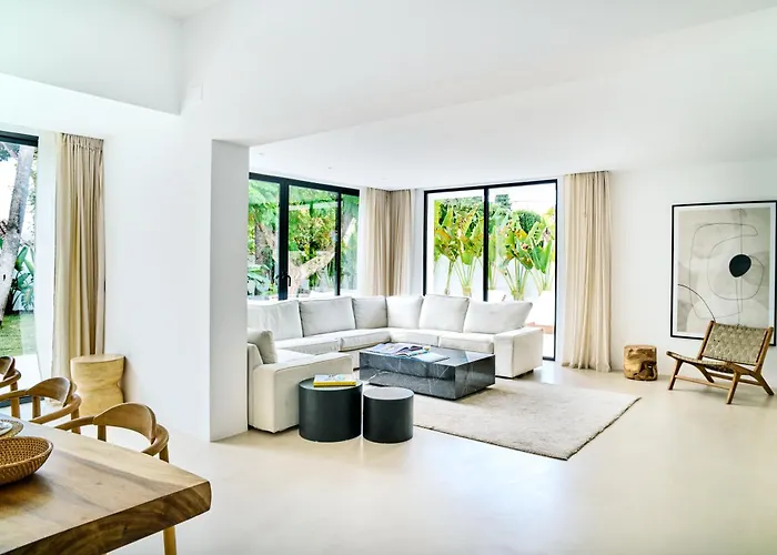 Peman Luxurious Beachside *