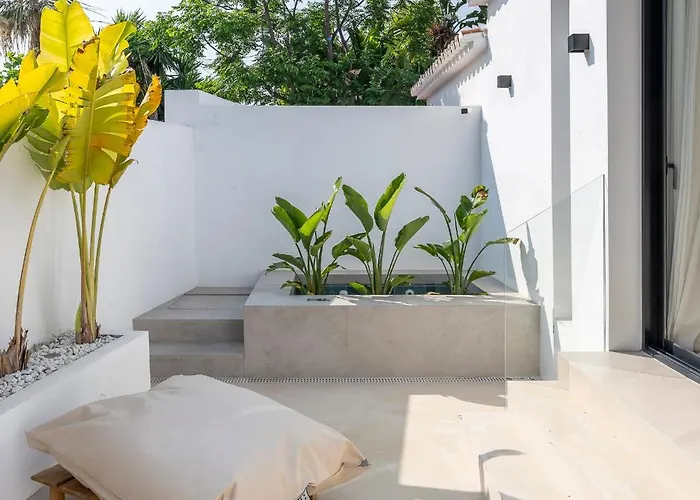Peman Luxurious Beachside