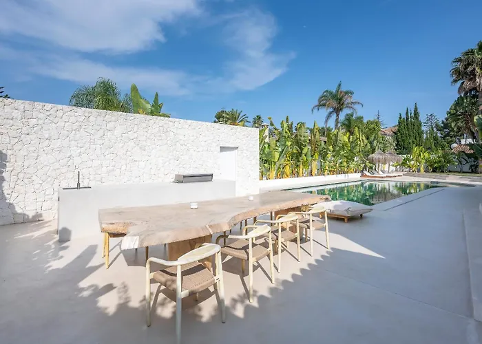 Peman Luxurious Beachside *